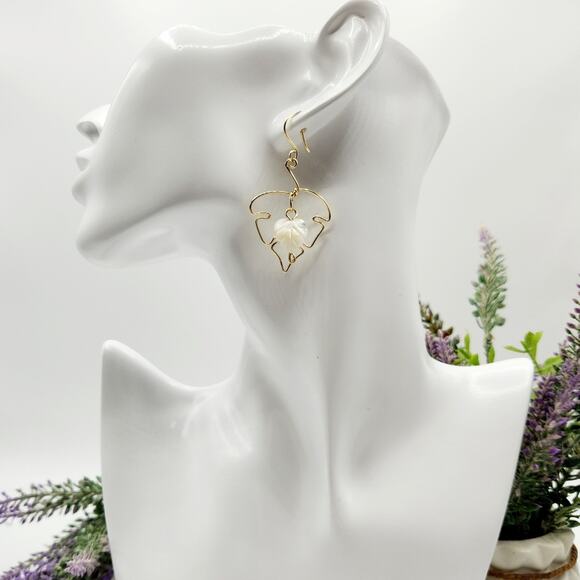 Handmade Gold Wire Leaf Shell Dangle Earrings / Minimalist Earrings / Boho Chic - Picture 10 of 13